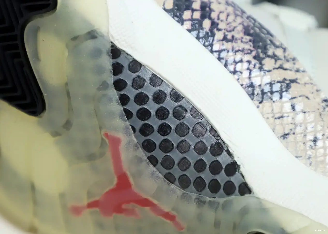 LIGHT SNAKESKIN 11 BONE LOW AIR JORDAN 0703
